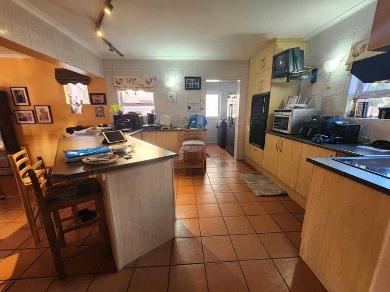 5 Bedroom Property for Sale in Parklands Western Cape